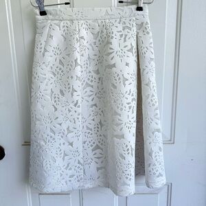 Tahari by Arthur S. Levine Off-White Pleated Lace Skirt –‎ Size 4